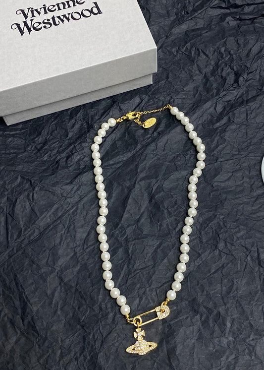 Minimalist Pearl Necklace