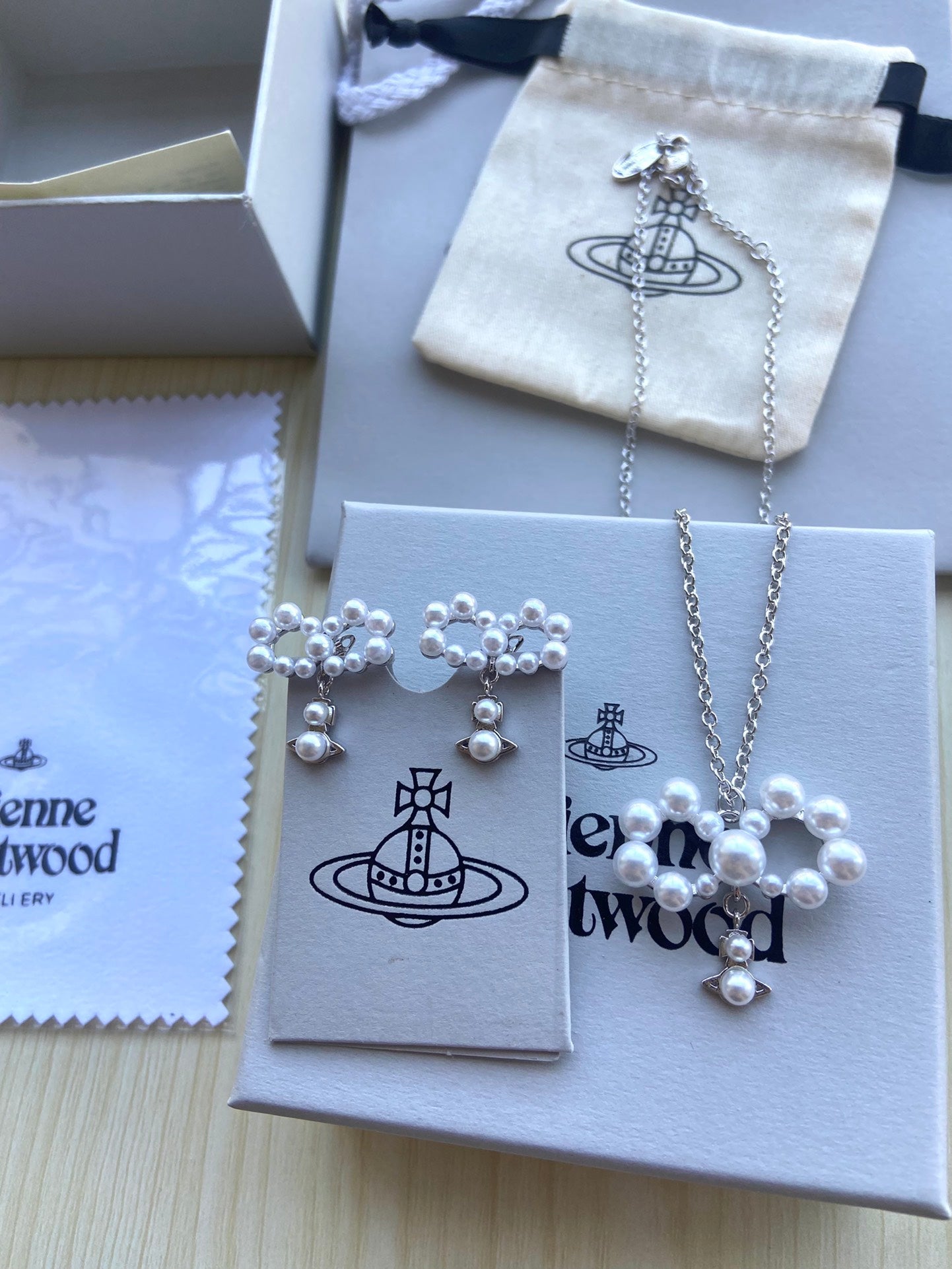 Vivienne Westwood Minimalist Pearl Necklace
